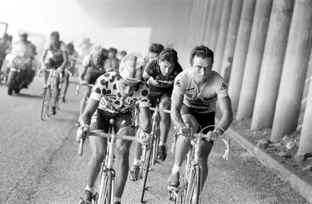 Lucho Herrera junto a Hinault en el Tourmalet de 1985