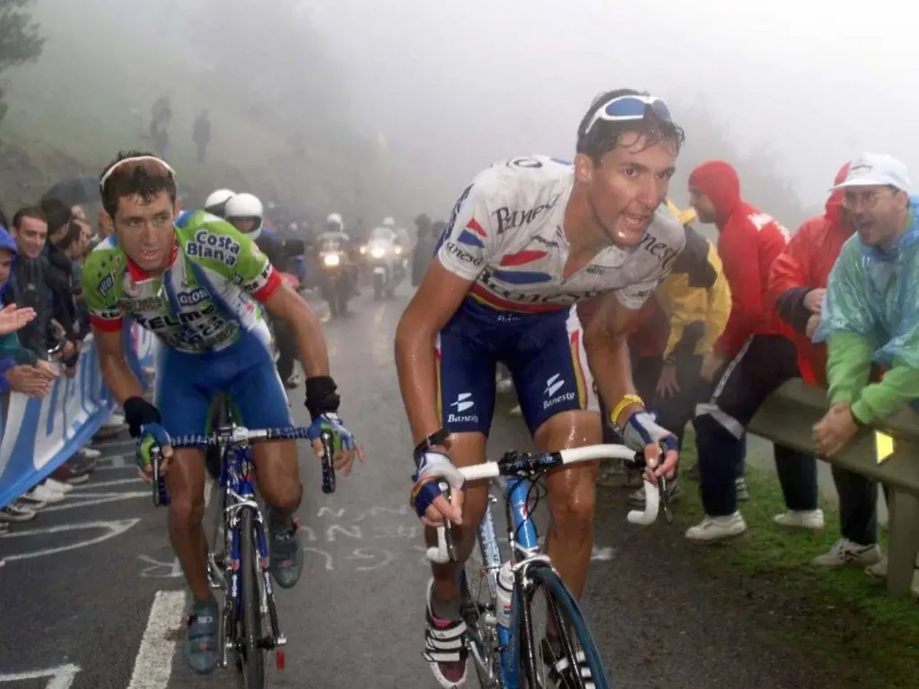 chava jimenez en el angliru con roberto heras